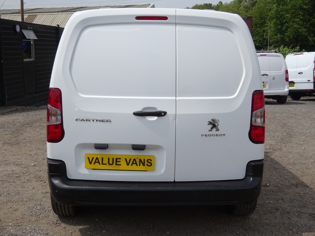 Peugeot Partner Mpv White #15