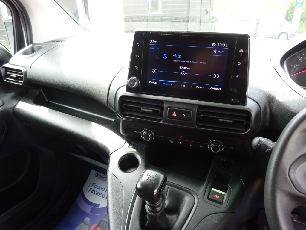Peugeot Partner Mpv White #10