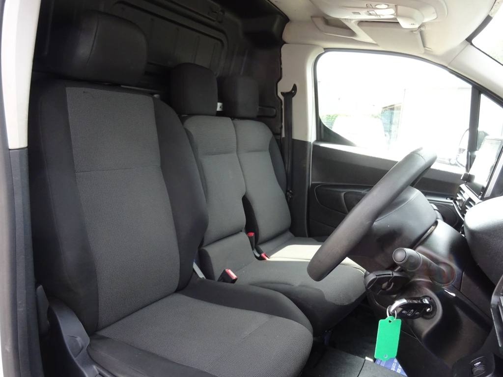 Peugeot Partner Mpv White #12