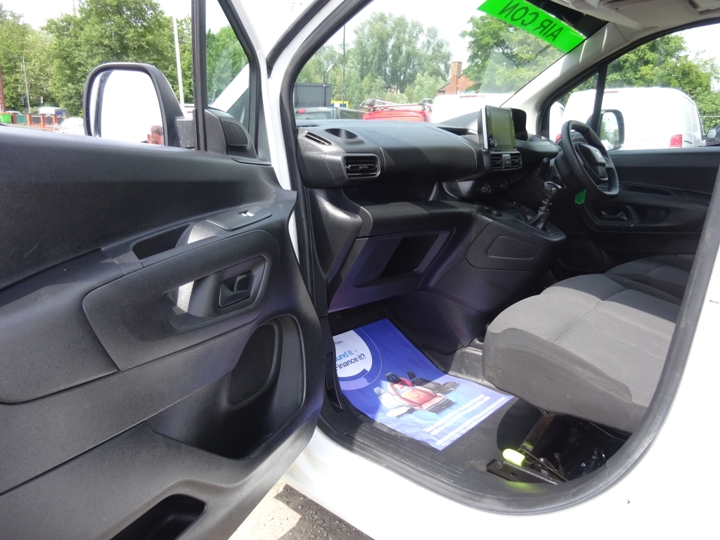 Peugeot Partner Mpv White #11