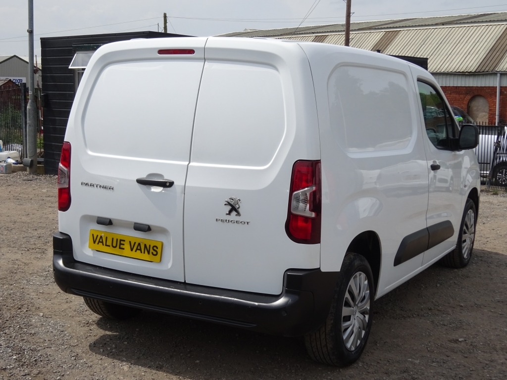 Peugeot Partner Mpv White #14