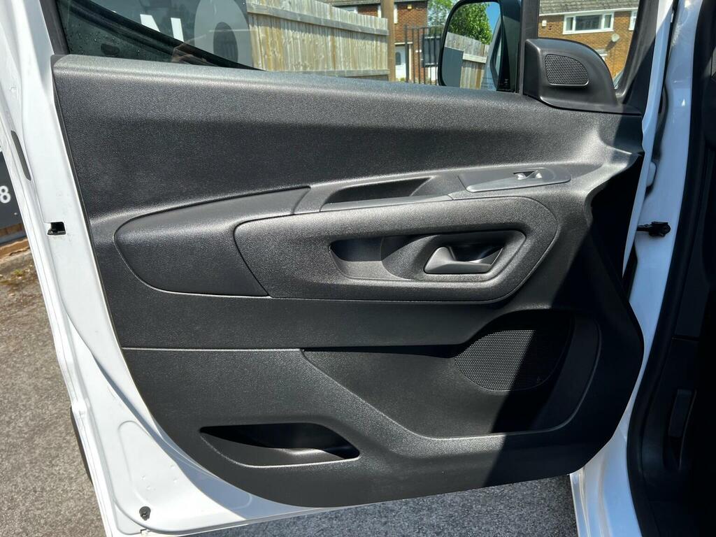 Vauxhall Combo-e Life Panel Van 52Kwh Pro XL Panel Van Lwb 6Dr 7.4 White #42