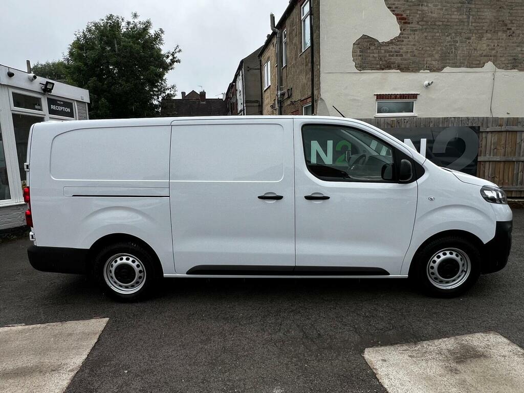 Vauxhall Vivaro Mpv White #11