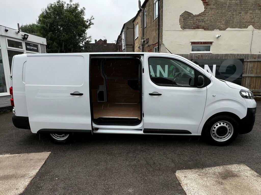 Vauxhall Vivaro Mpv White #12