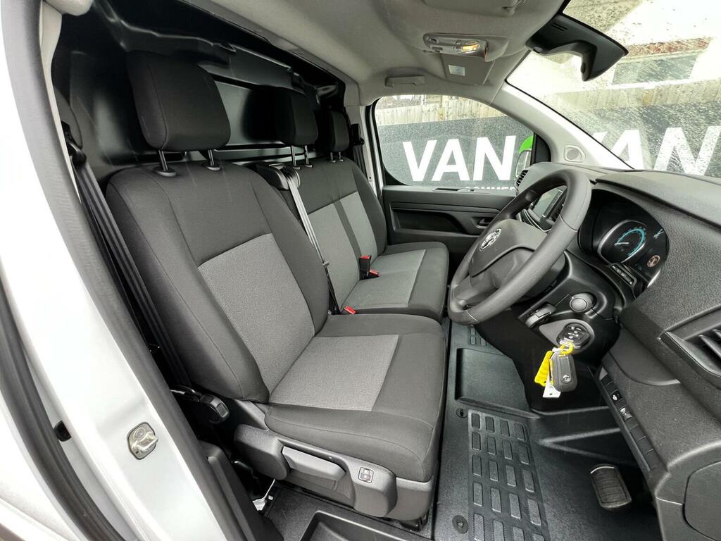 Vauxhall Vivaro Mpv White #17
