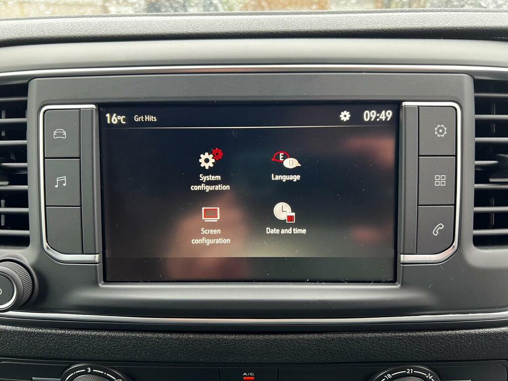 Vauxhall Vivaro Mpv White #73