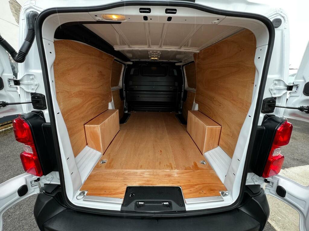 Vauxhall Vivaro Mpv White #9
