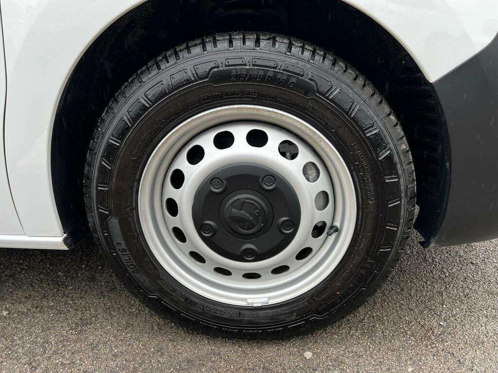 Vauxhall Vivaro Mpv White #39