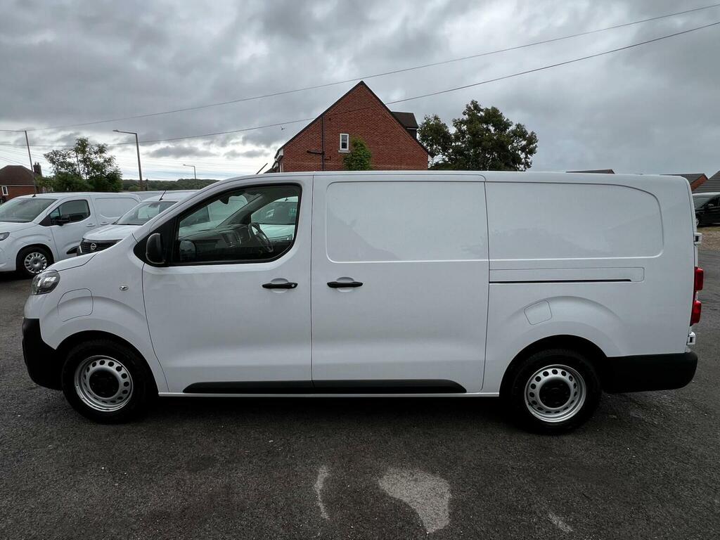 Vauxhall Vivaro Mpv White #44
