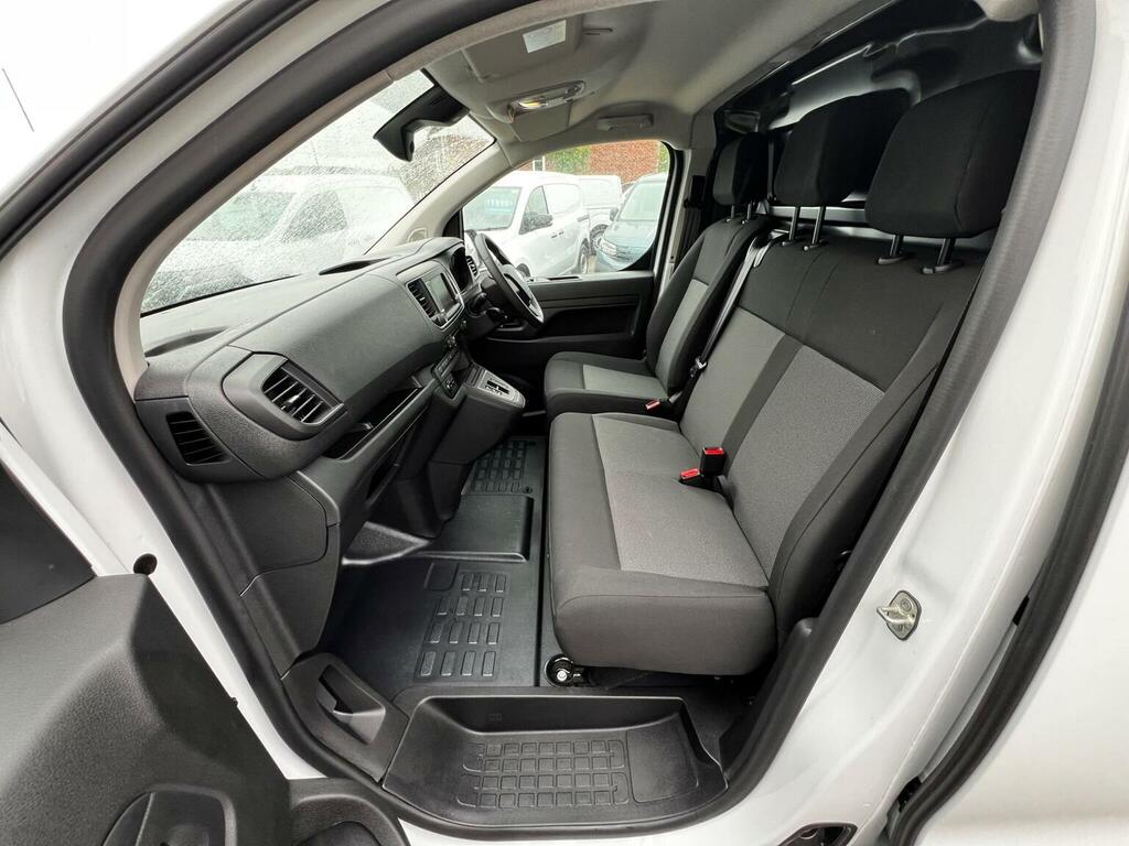 Vauxhall Vivaro Mpv White #62