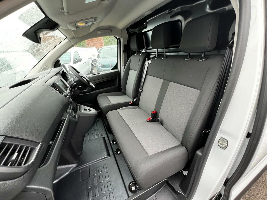 Vauxhall Vivaro Mpv White #61