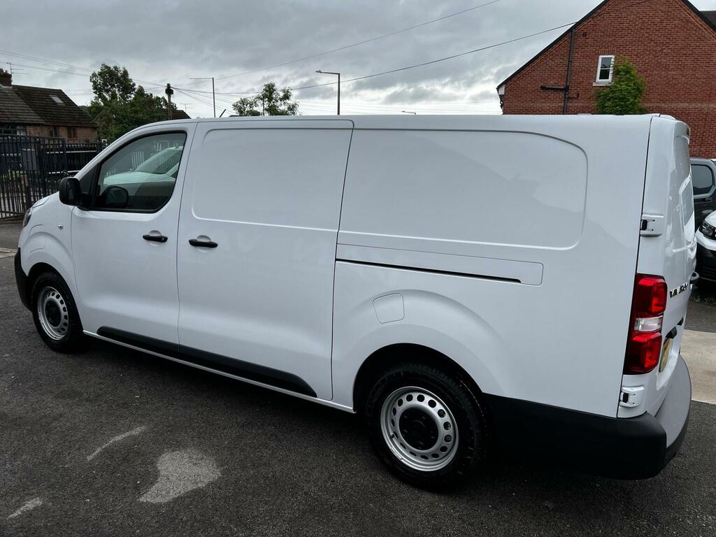 Vauxhall Vivaro Mpv White #6