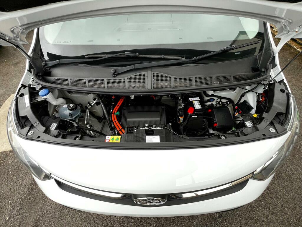 Vauxhall Vivaro Mpv White #16