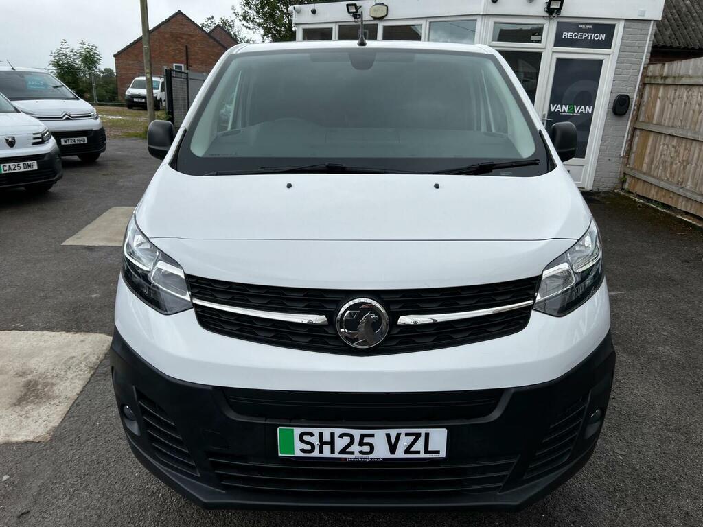 Vauxhall Vivaro Mpv White #2