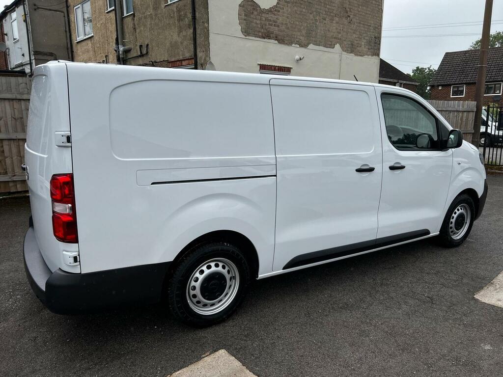 Vauxhall Vivaro Mpv White #10