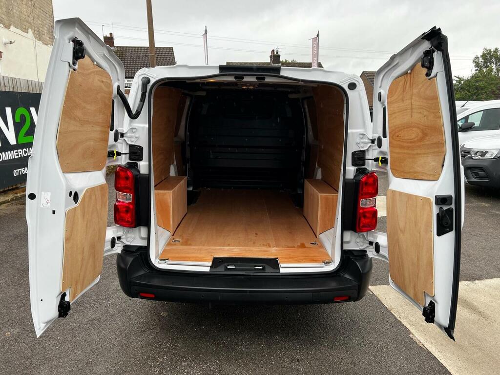 Vauxhall Vivaro Mpv White #49