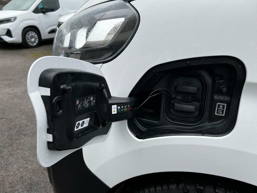 Vauxhall Vivaro Mpv White #78