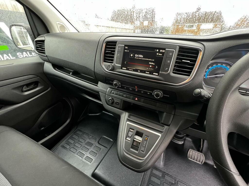 Vauxhall Vivaro Mpv White #24