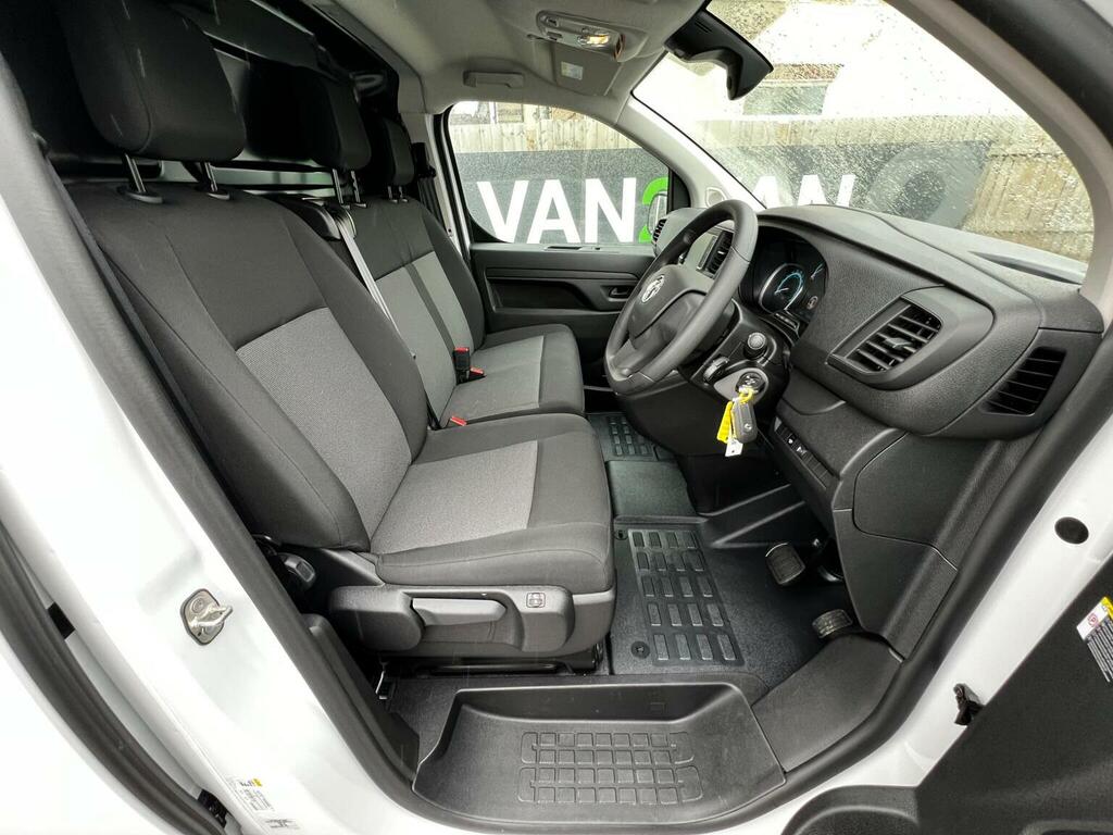 Vauxhall Vivaro Mpv White #18