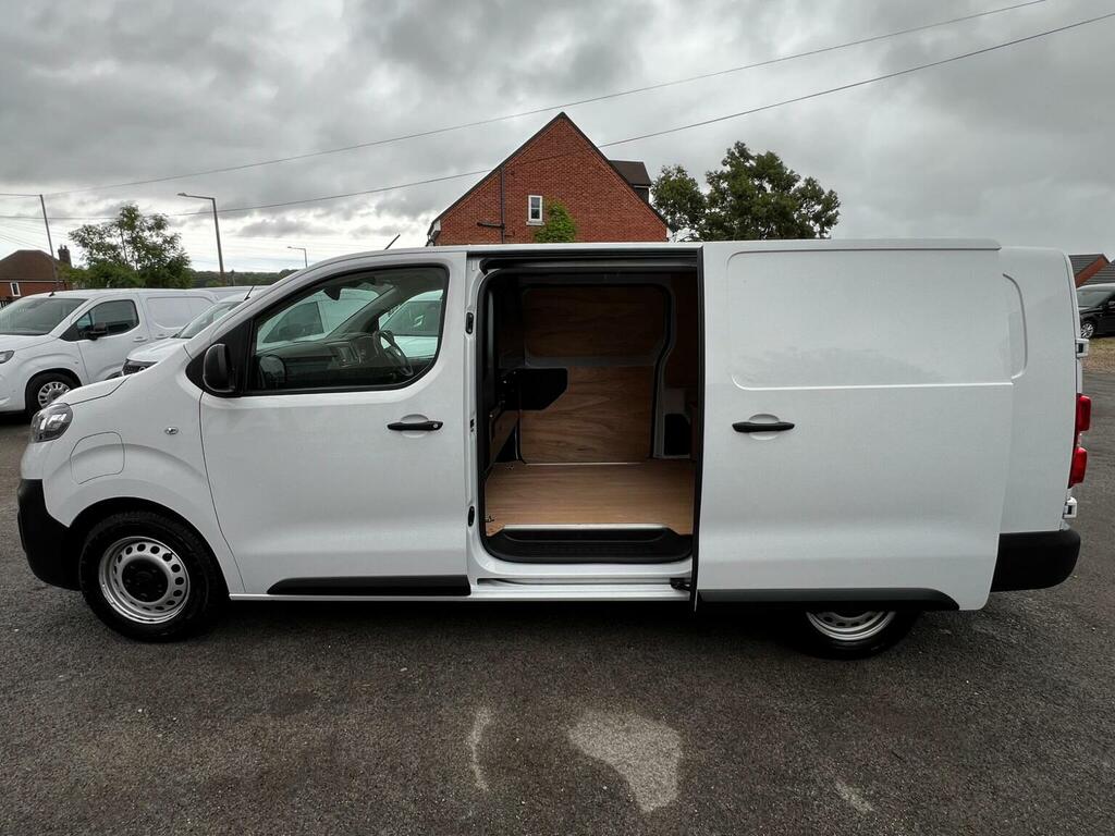 Vauxhall Vivaro Mpv White #45