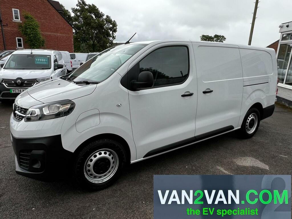 Vauxhall Vivaro Mpv White #1