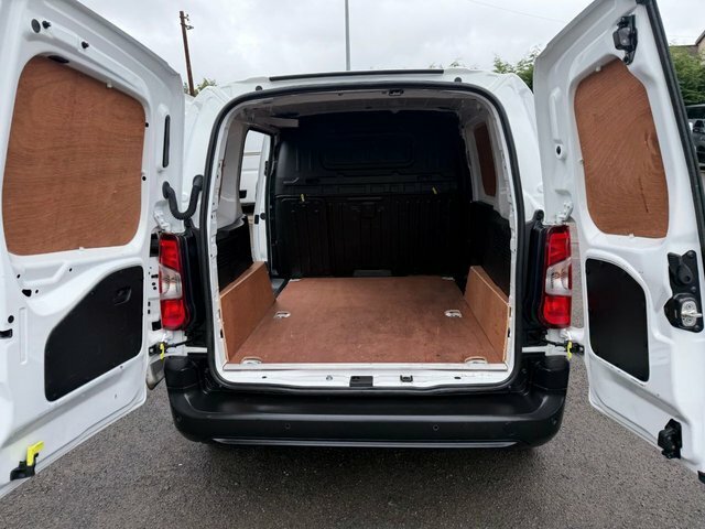 Peugeot Partner Bluehdi 1000 Professional Premium White #4
