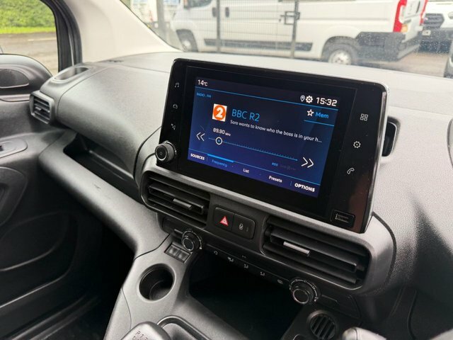 Peugeot Partner Bluehdi 1000 Professional Premium White #6