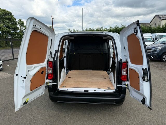 Toyota Proace City Bluehdi Icon Short Panel VE72AZG White #4