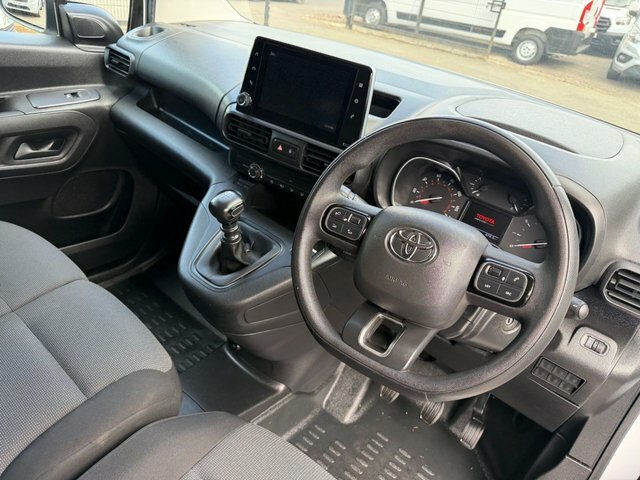 Toyota Proace City Bluehdi Icon Short Panel VE72AZG White #5