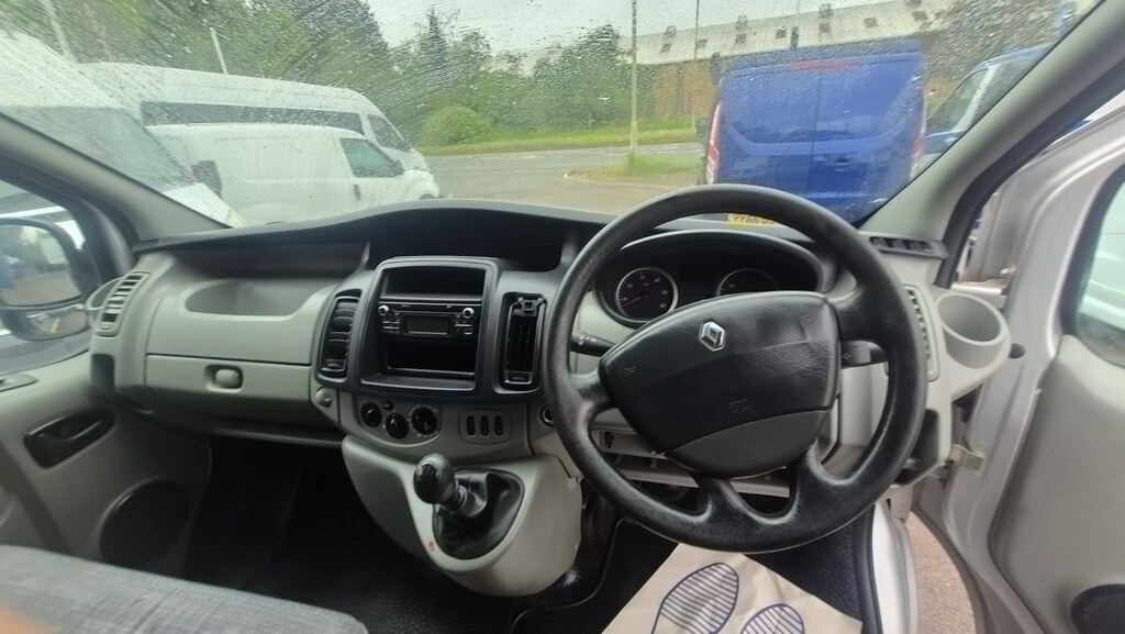 Renault Trafic Sat Nav U4823 White #15