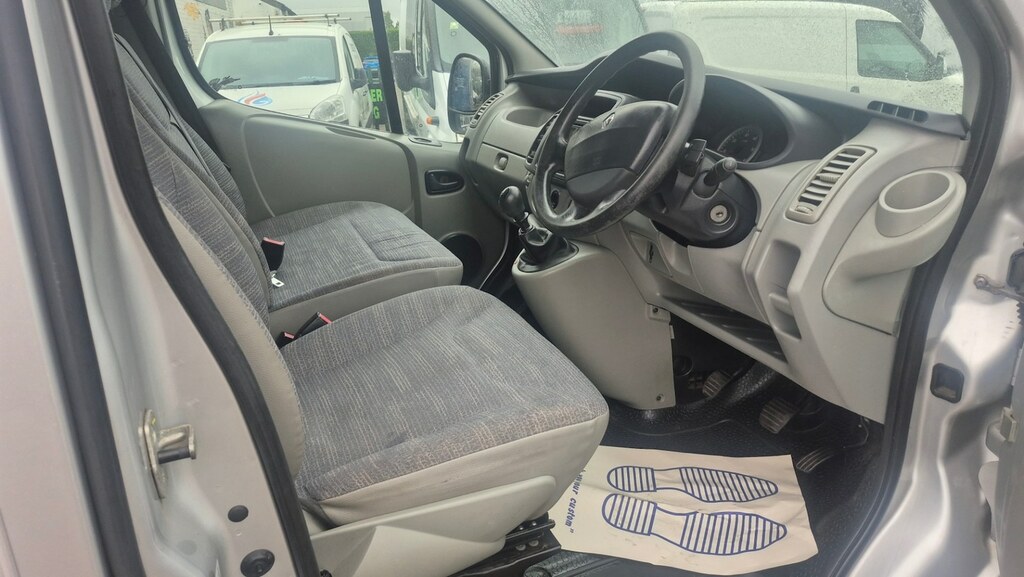Renault Trafic Sat Nav U4823 White #14