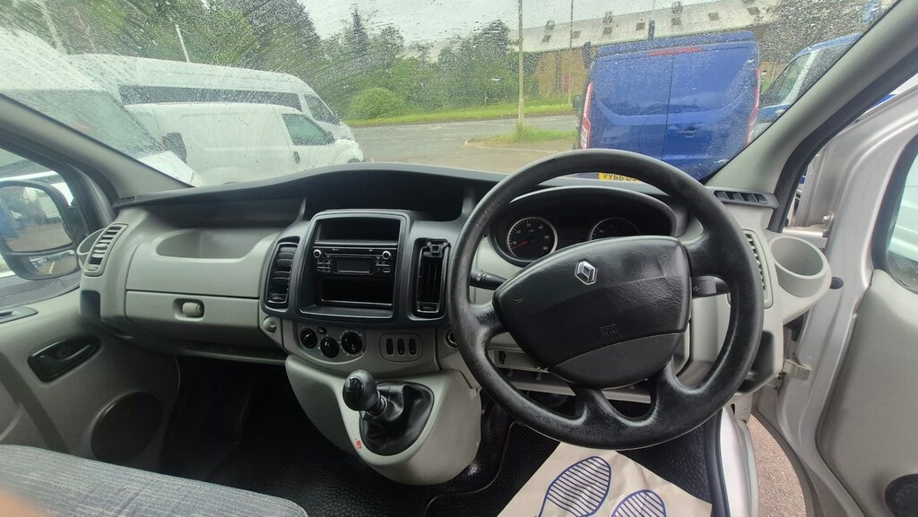 Renault Trafic Sat Nav U4823 White #12