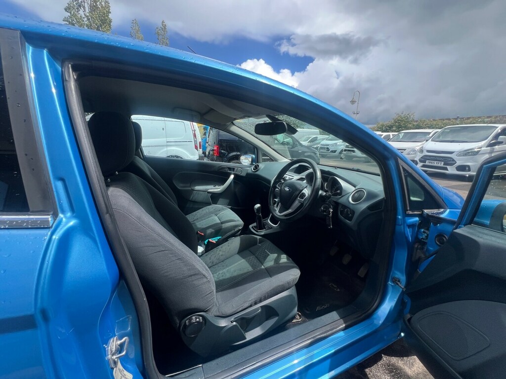 Ford Fiesta 1.2 Style Climate 16V Black #9