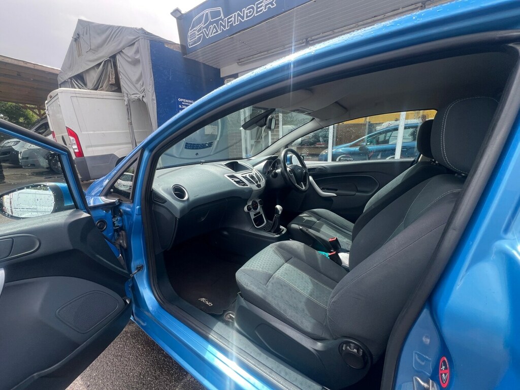 Ford Fiesta 1.2 Style Climate 16V Black #10