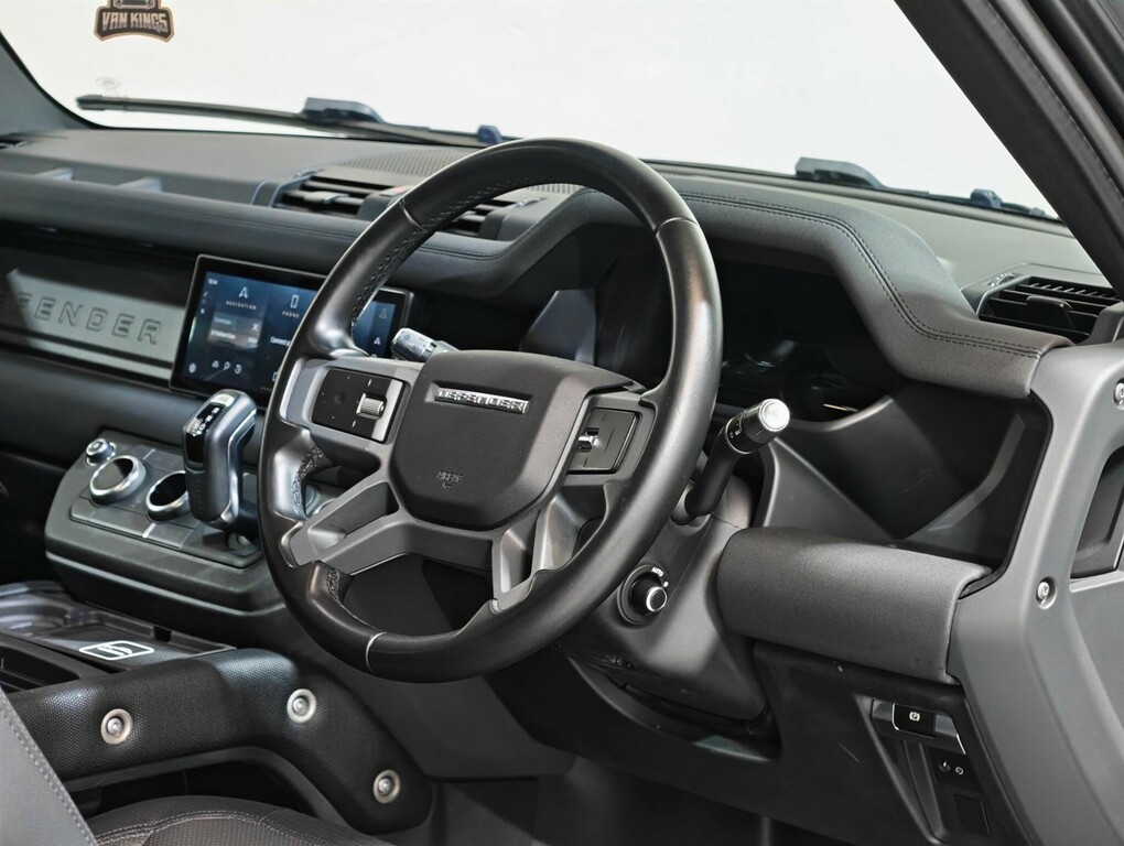 Land Rover Defender 90 X-dynamic S  #36