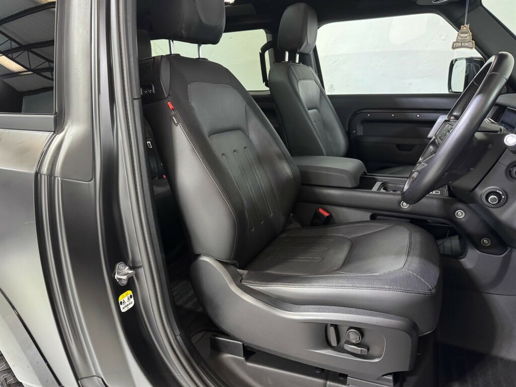 Land Rover Defender 90 X-dynamic S  #30