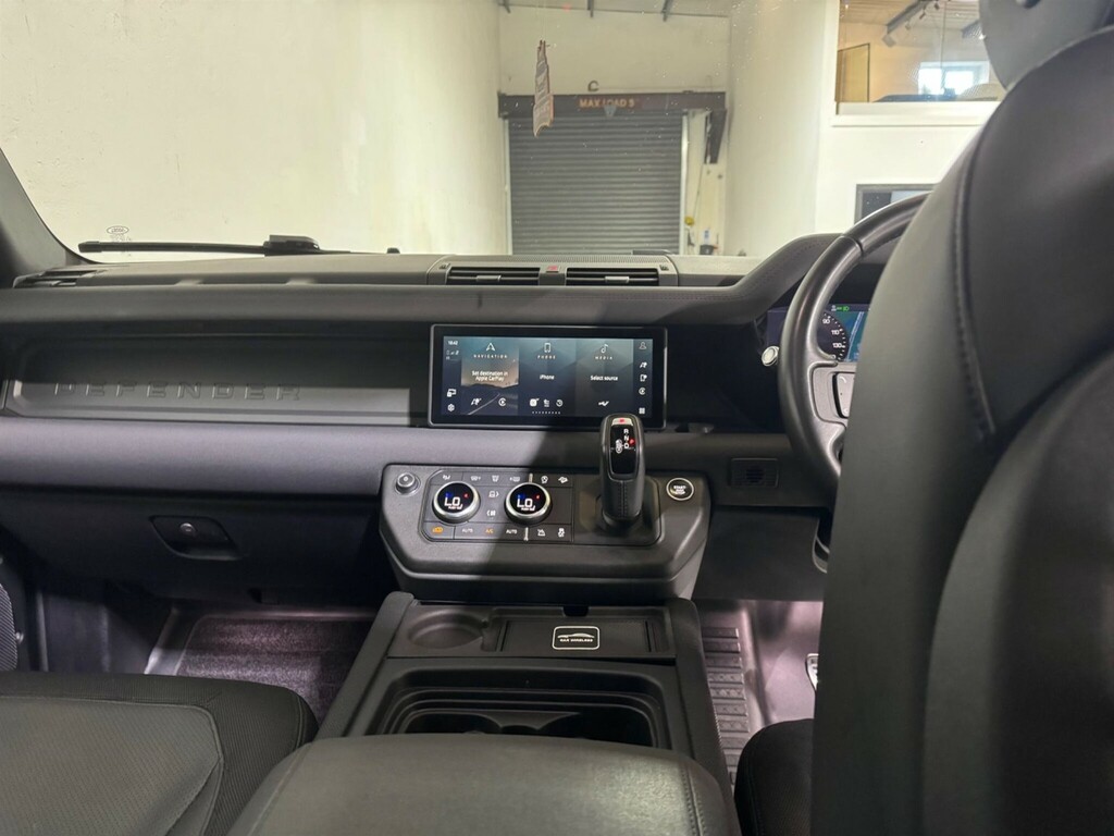 Land Rover Defender 90 X-dynamic S  #33