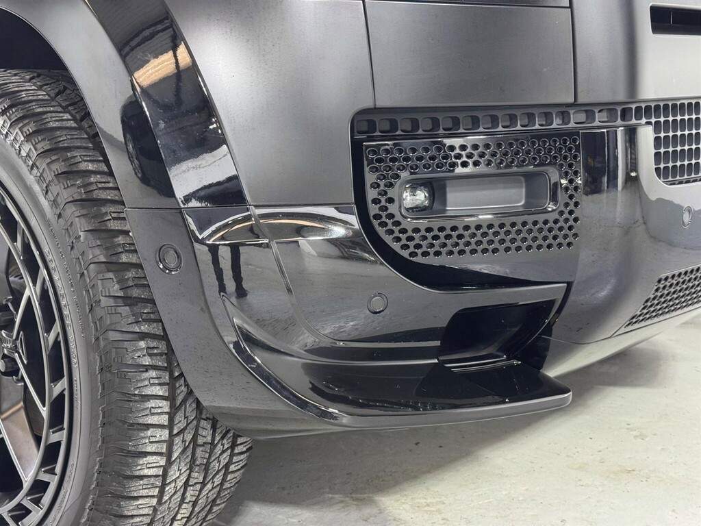 Land Rover Defender 90 X-dynamic S  #14
