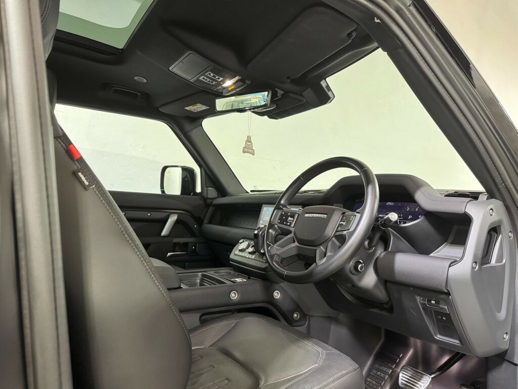 Land Rover Defender 90 X-dynamic S  #23