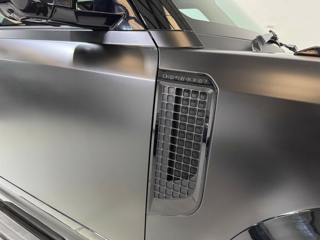 Land Rover Defender 90 X-dynamic S  #18