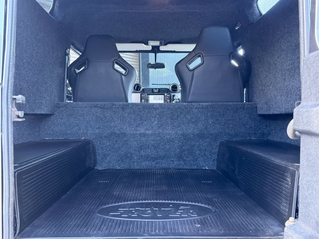 Land Rover Defender 90 2.2L County Green #25