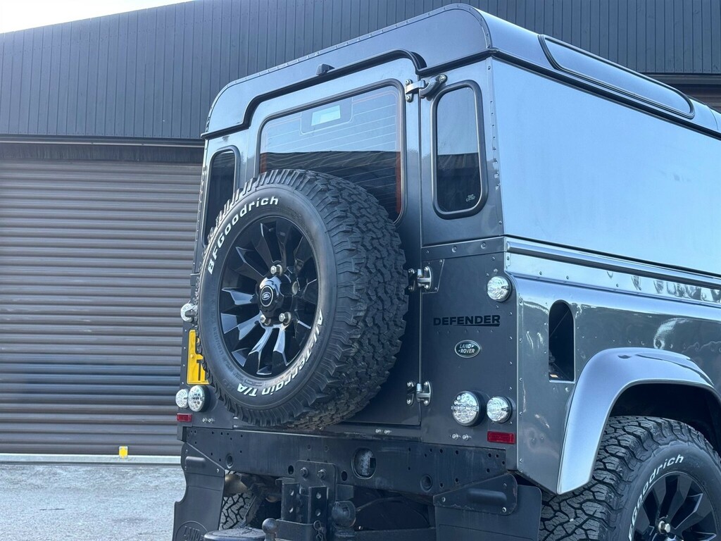 Land Rover Defender 90 2.2L County Green #10