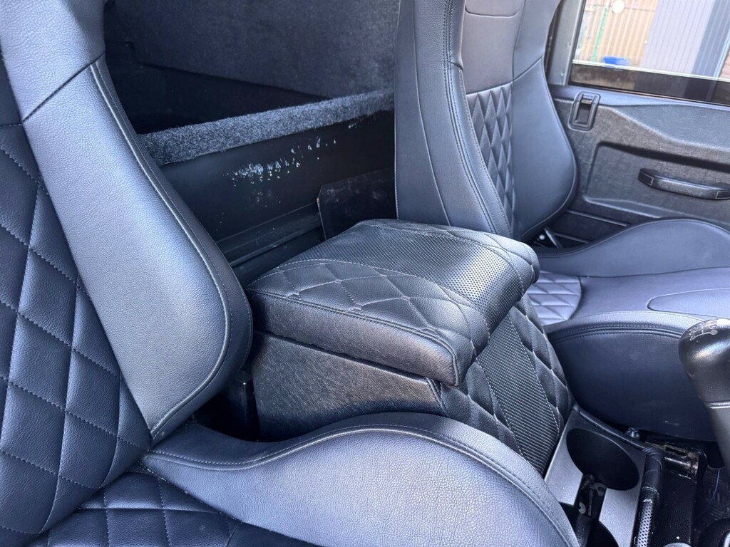 Land Rover Defender 90 2.2L County Green #23