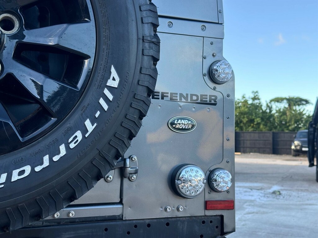 Land Rover Defender 90 2.2L County Green #11