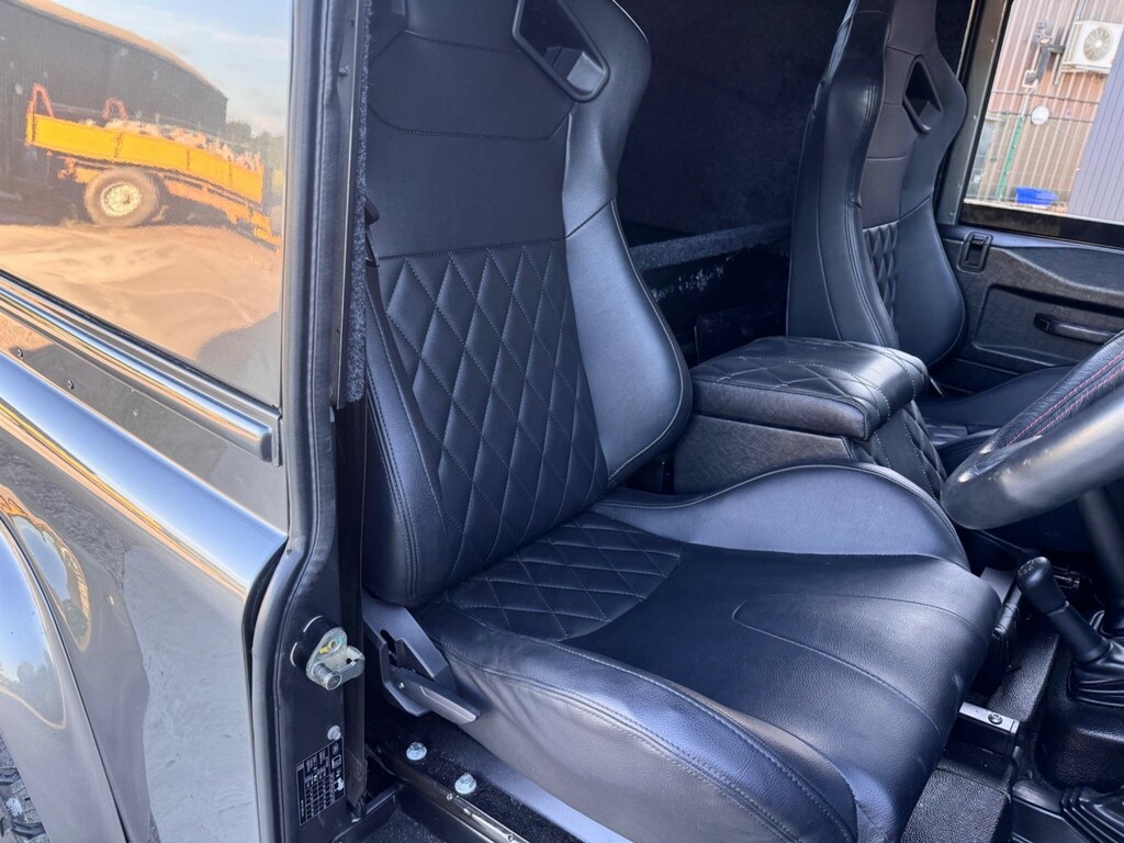 Land Rover Defender 90 2.2L County Green #22