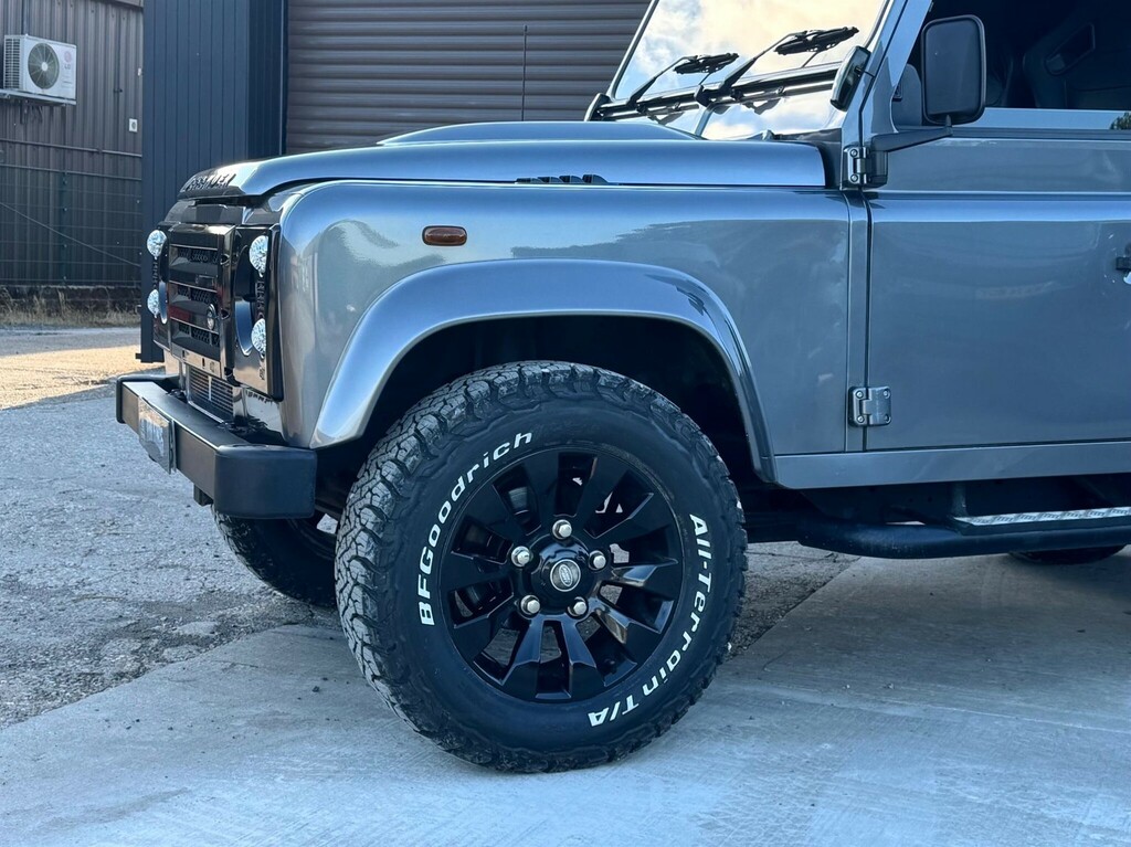 Land Rover Defender 90 2.2L County Green #9