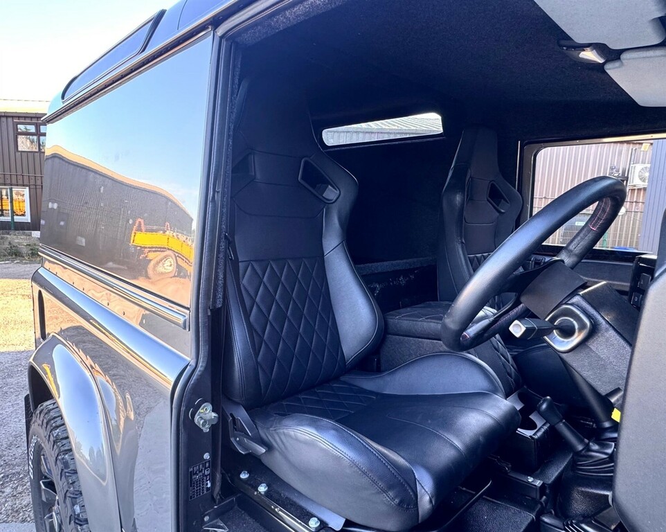 Land Rover Defender 90 2.2L County Green #21