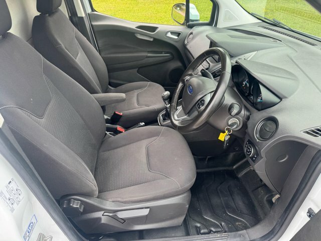 Ford Transit Courier Courier White #9