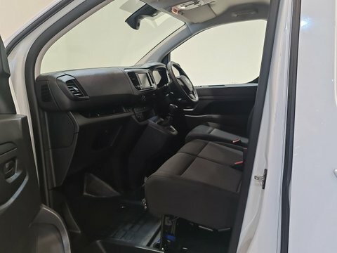 Vauxhall Vivaro 1.5 Turbo D DS23PZH #6