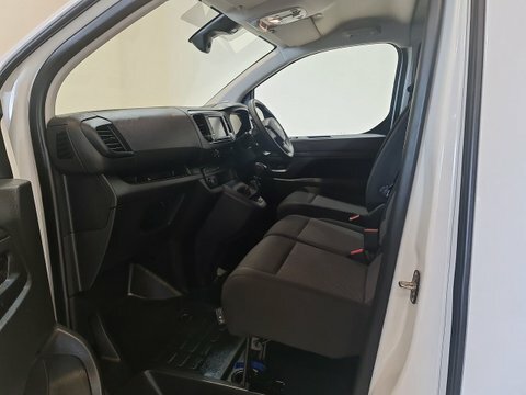 Vauxhall Vivaro 1.5 Turbo D DN24KHP  #6